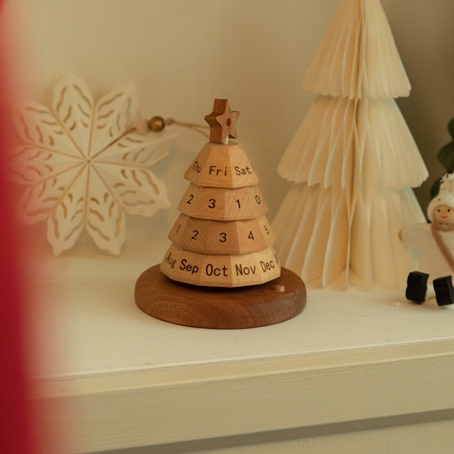 Wooden Christmas Tree Perpetual Calendar – Rotating Holiday Décor
